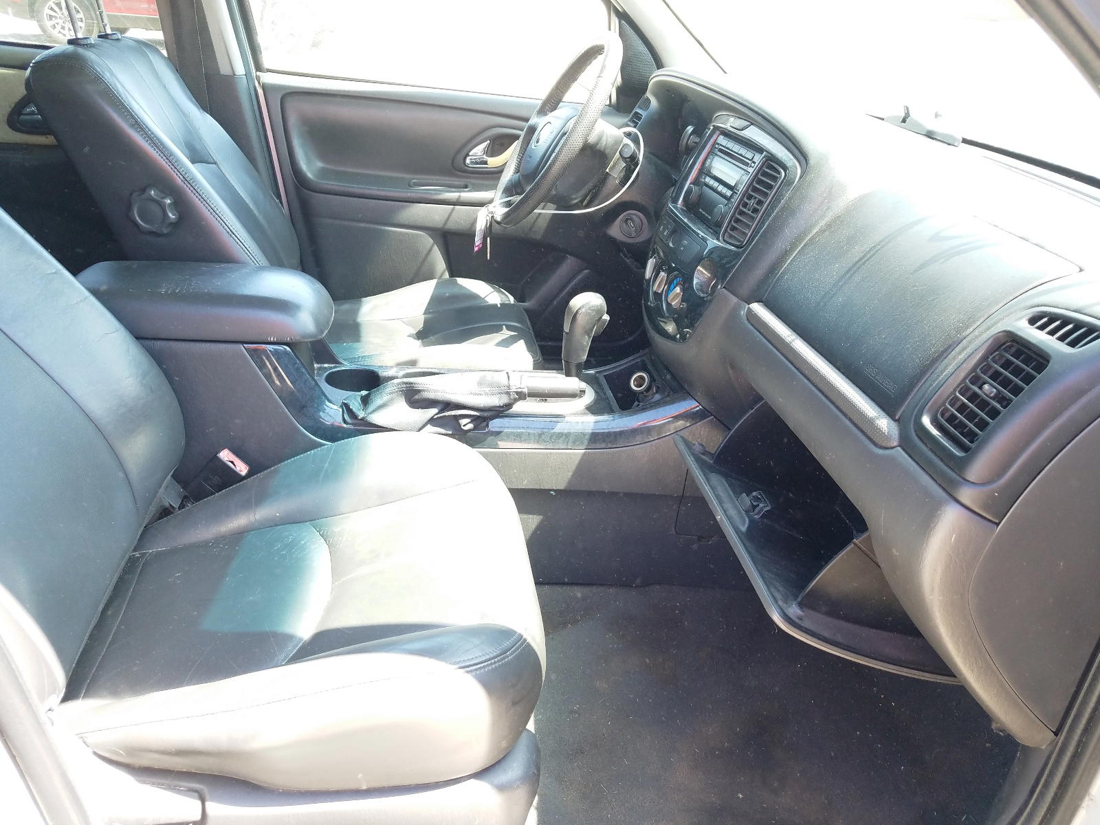 Photo 5 from auction – 2005 MAZDA TRIBUTE S with VIN 4F2YZ06155KM32412