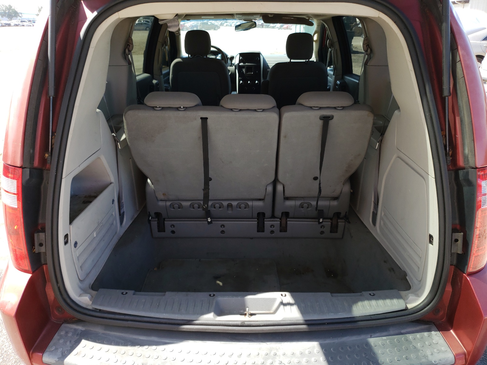 Photo 9 from auction – 2009 DODGE GRAND CARA with VIN 2D8HN44E59R680287