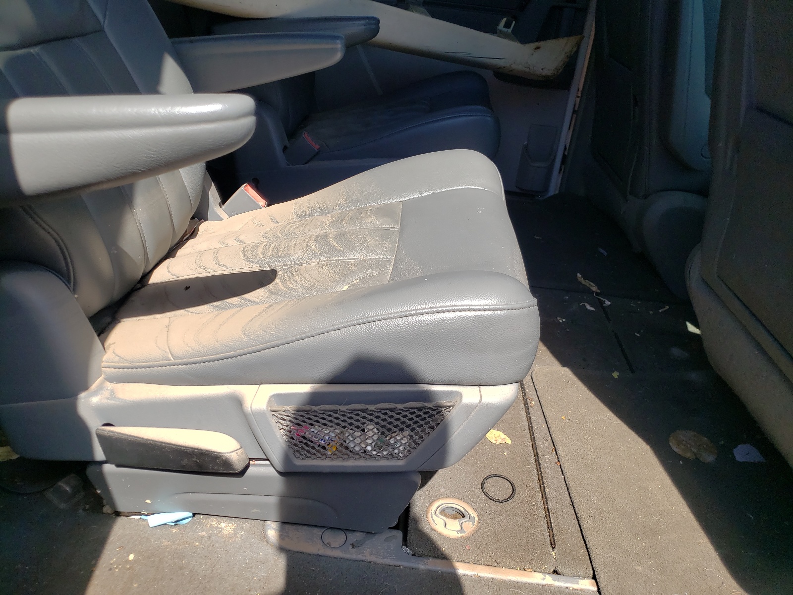 Photo 6 from auction – 2008 CHRYSLER TOWN & COU with VIN 2A8HR54P08R138306