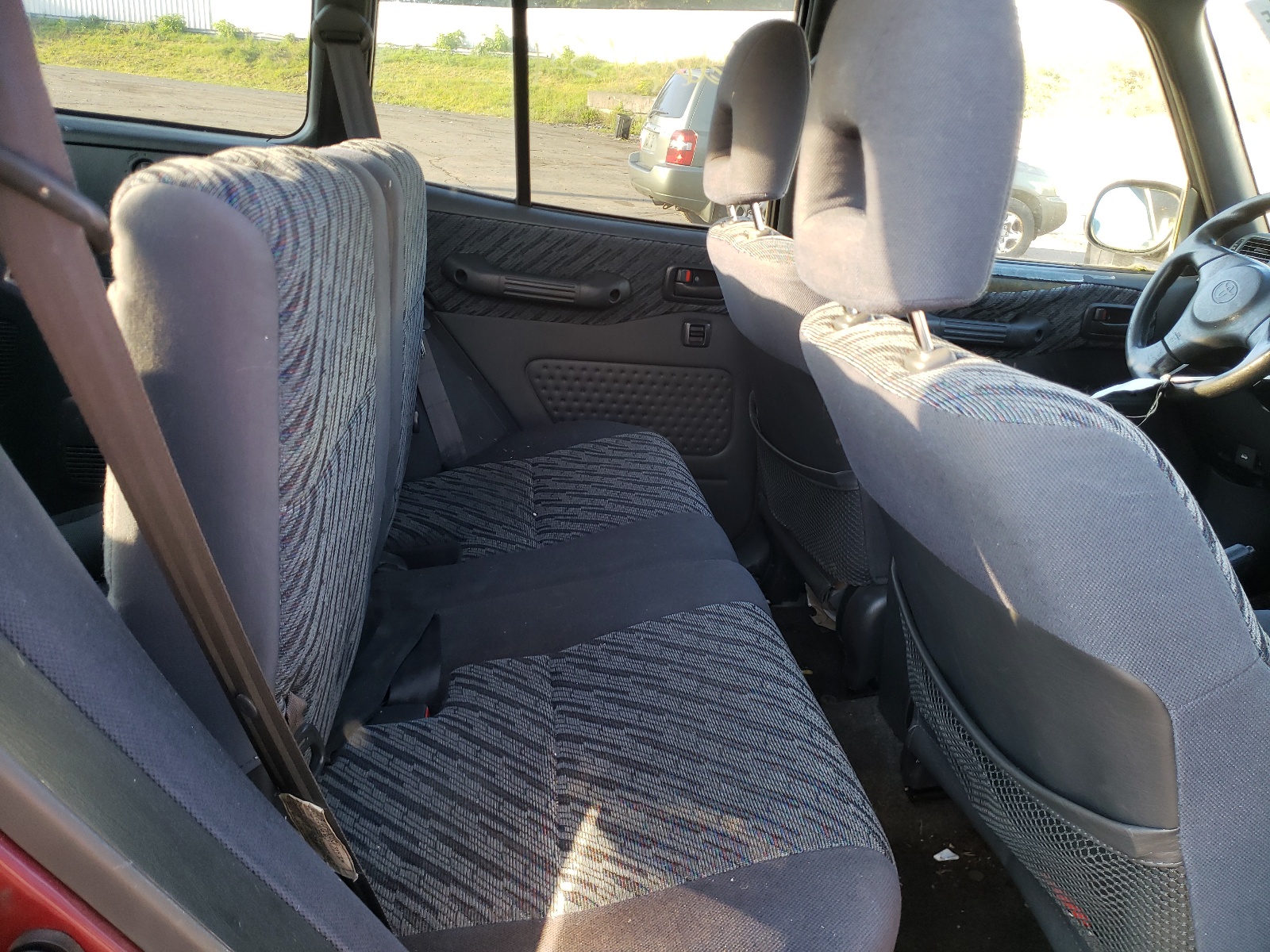 Photo 6 from auction – 1998 TOYOTA RAV4 with VIN JT3HP10V2W0167067