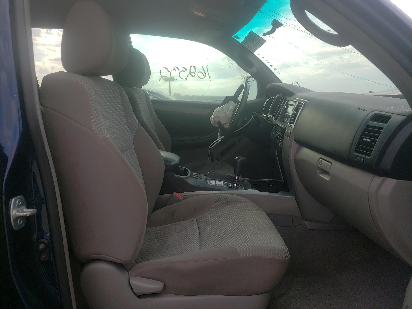 Photo 5 from auction – 2007 TOYOTA 4RUNNER SR with VIN JTEZU14R770084964