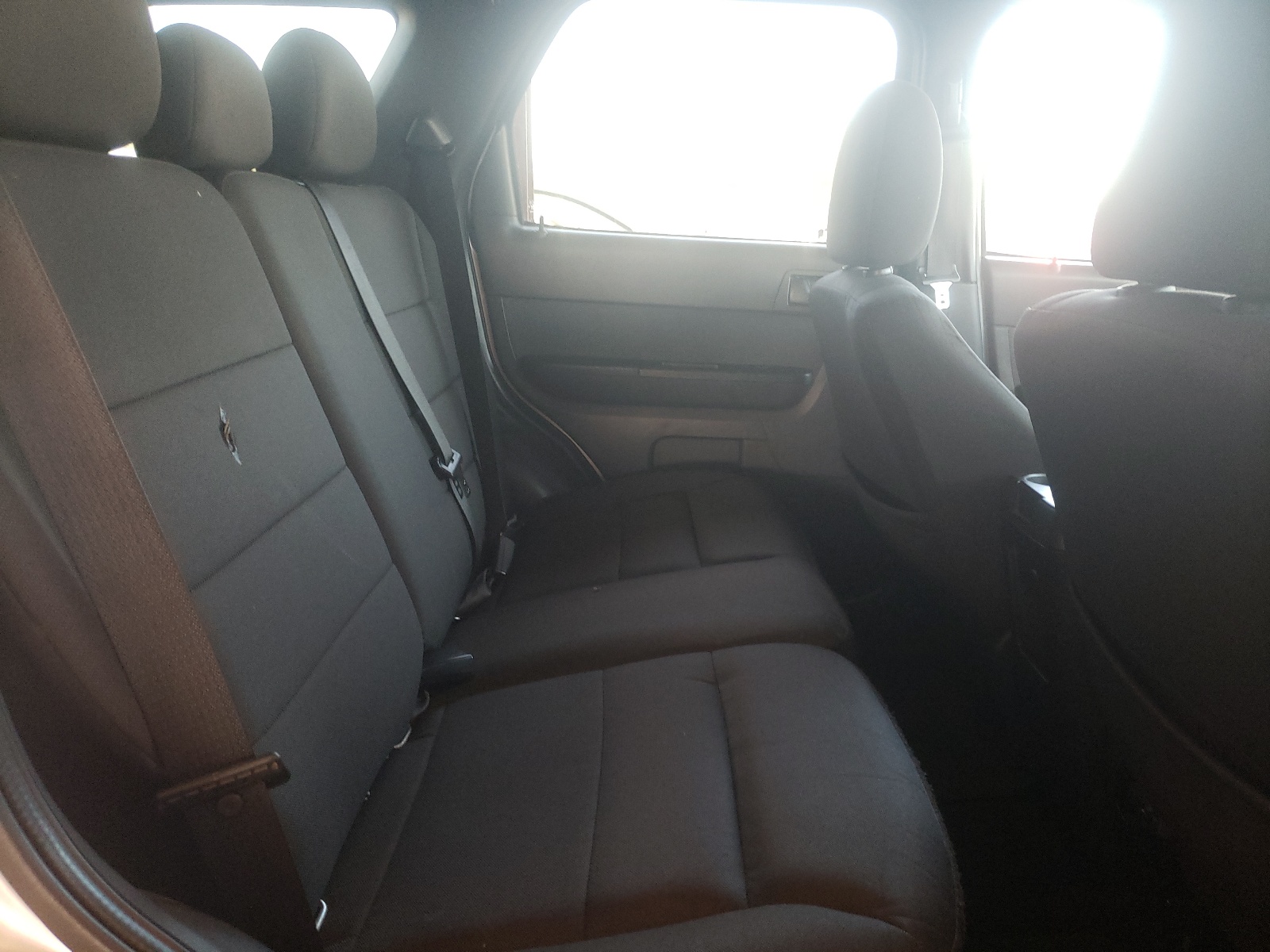 صورة رقم 6 من المزاد - 2010 FORD ESCAPE XLT مع VIN 1FMCU0D78AKD37204
