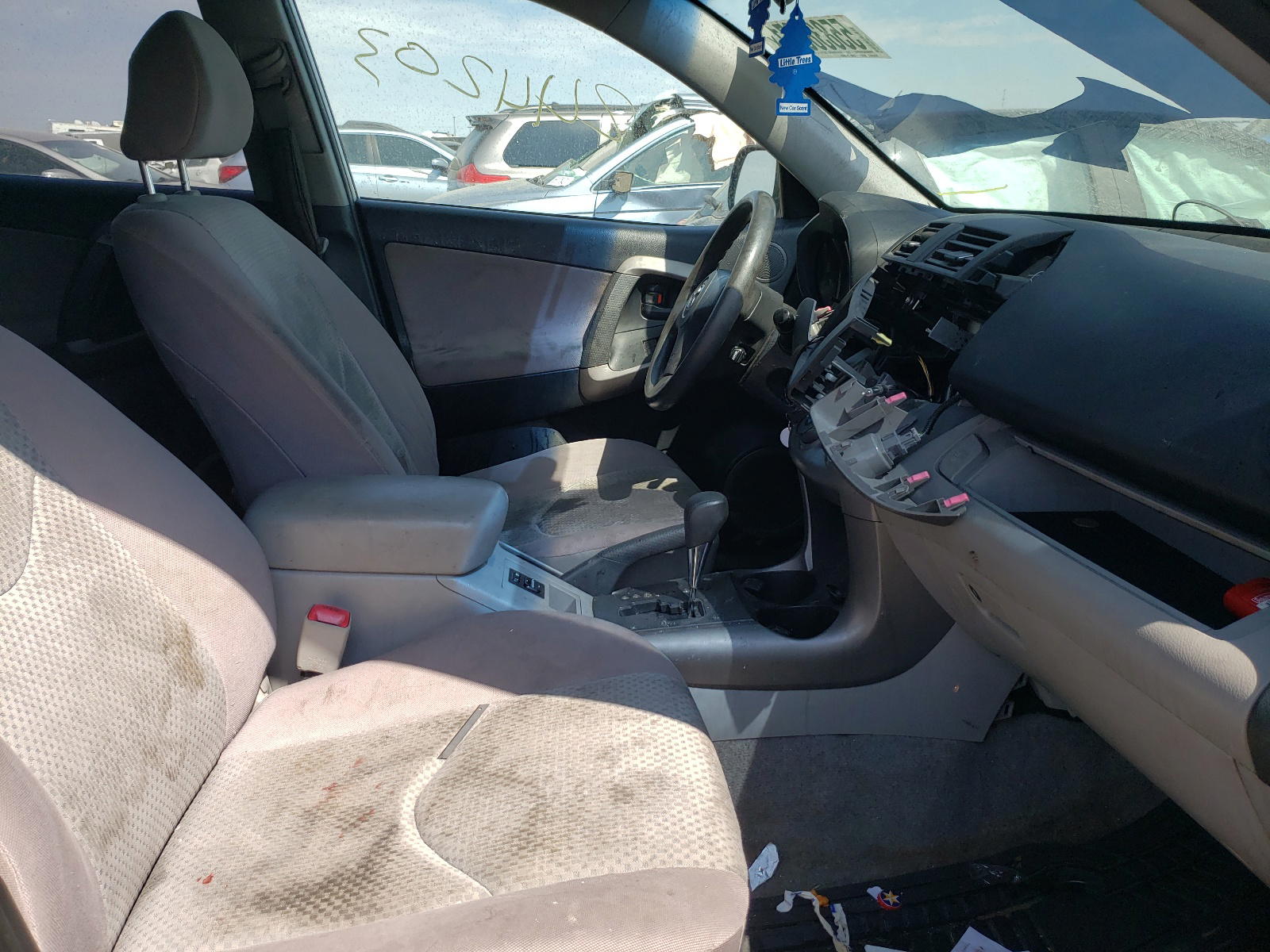 Photo 5 from auction – 2006 TOYOTA RAV4 with VIN JTMBD33V866019374