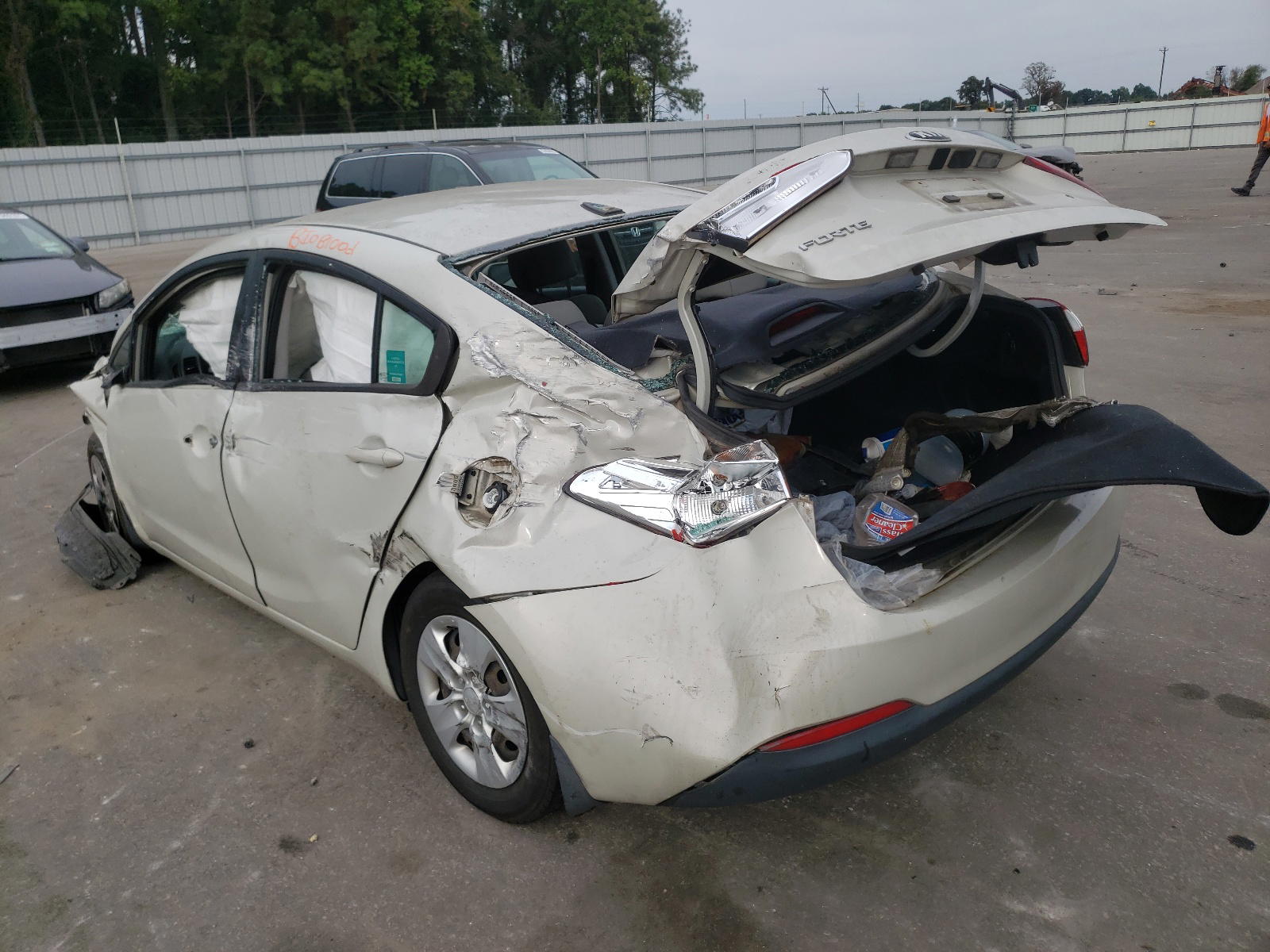 Photo 3 from auction – 2015 KIA FORTE LX with VIN KNAFK4A67F5370790