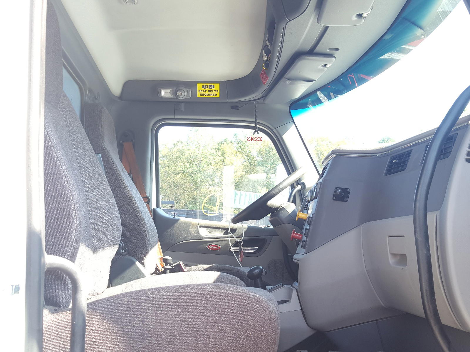Photo 5 from auction – 2017 PETERBILT 567 with VIN 1NPCXPEX4HD360571