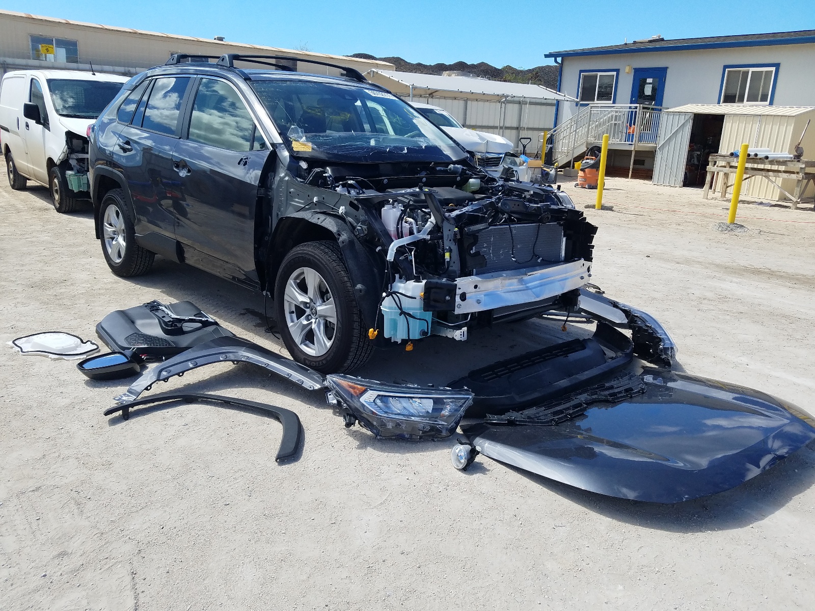 TOYOTA RAV4 XLE 2021 with VIN JTMW1RFVXMJ022912 - Photo from auction
