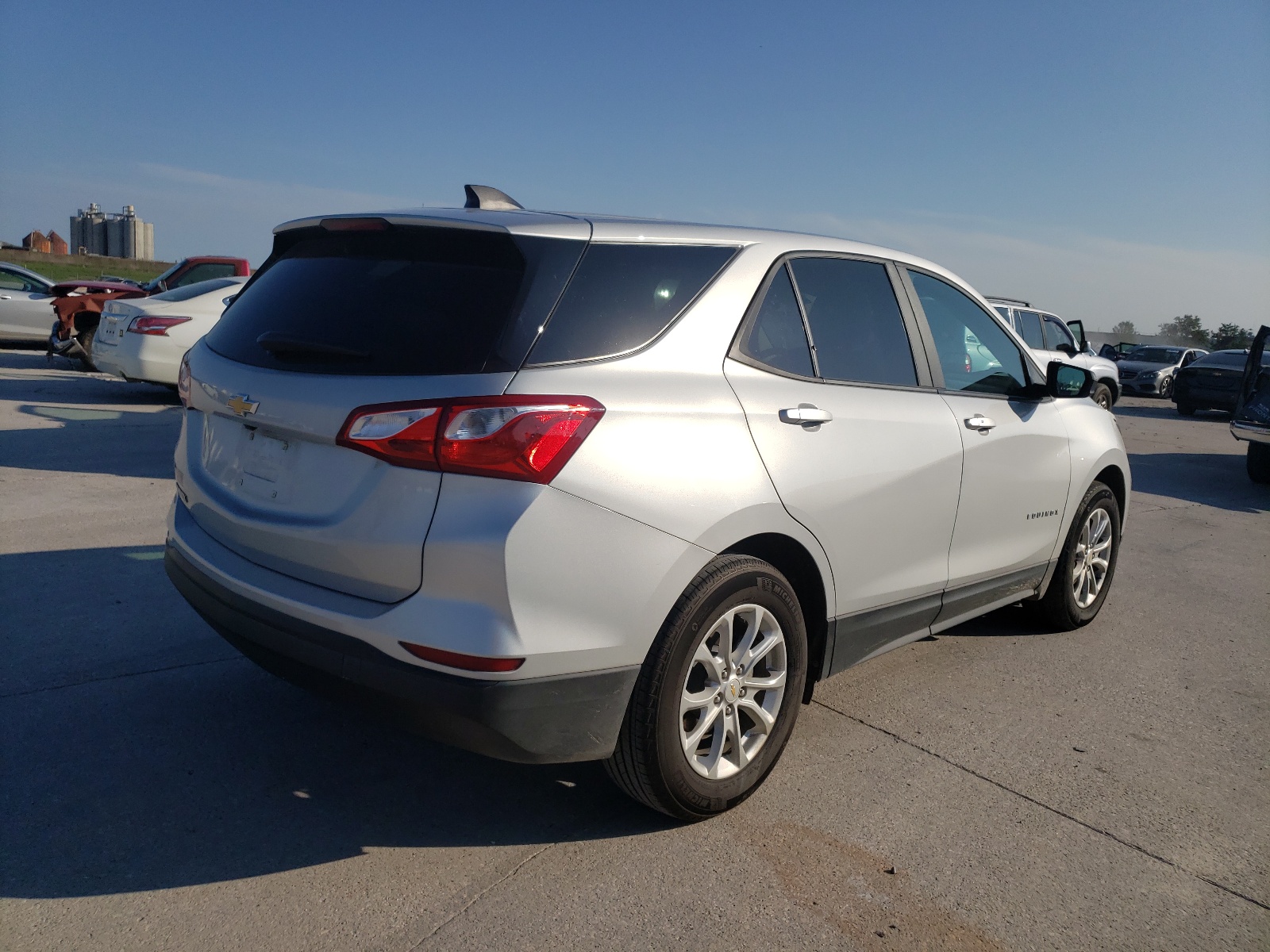 Photo 4 from auction – 2020 CHEVROLET EQUINOX LS with VIN 2GNAXHEV7L6170927