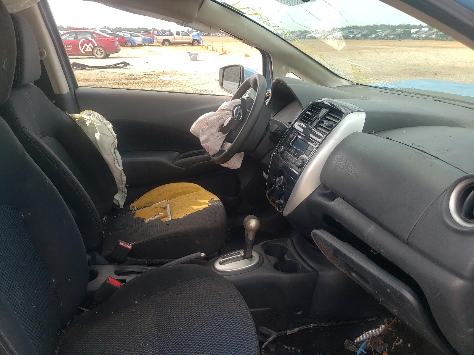 Photo 5 from auction – 2015 NISSAN VERSA NOTE with VIN 3N1CE2CP8FL353751