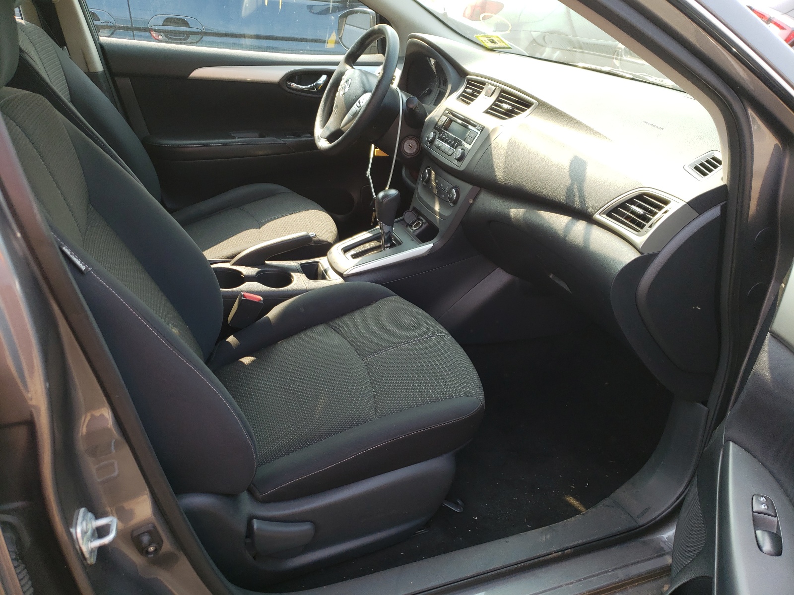 Photo 5 from auction – 2016 NISSAN SENTRA S with VIN 3N1AB7AP5GY273893