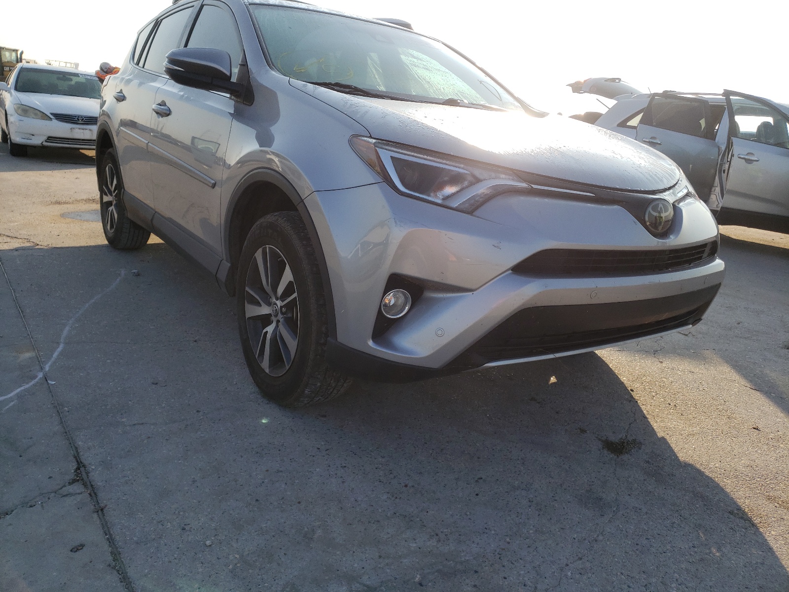 TOYOTA RAV4 XLE 2016 with VIN 2T3WFREV8GW289782 - Photo from auction
