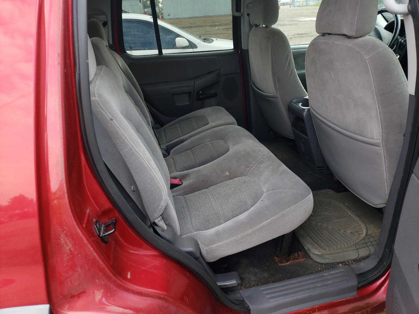 Photo 6 from auction – 2005 FORD EXPLORER X with VIN 1FMZU73K25UB55257