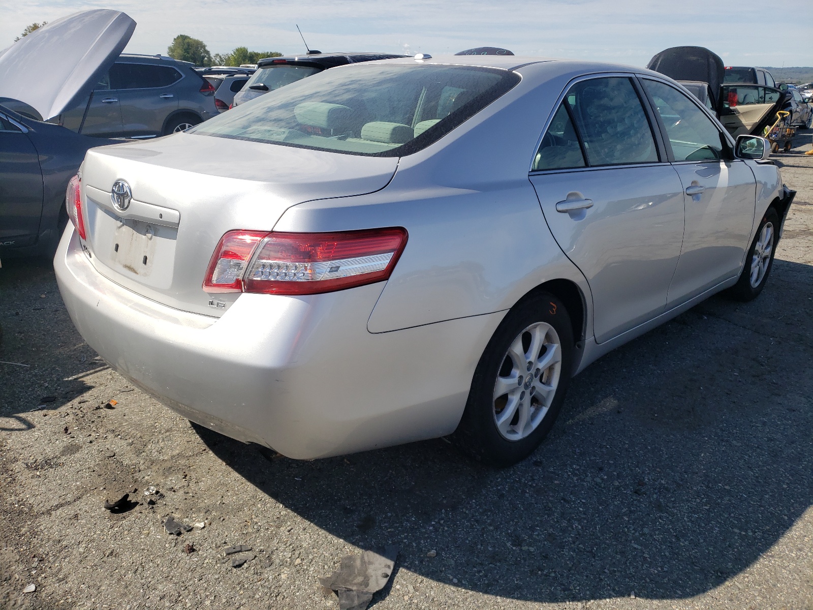 Zdjęcie 4 z aukcji – 2011 TOYOTA CAMRY BASE z VIN 4T1BF3EK1BU203490