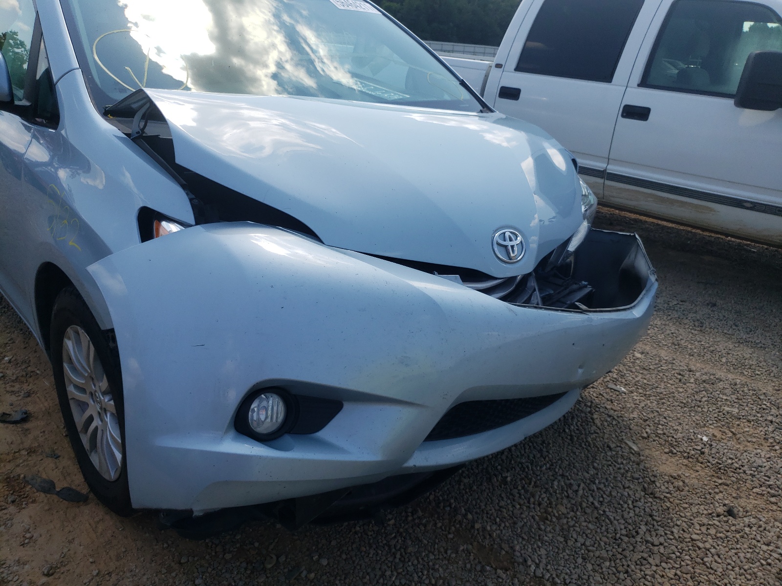 Photo 9 from auction – 2015 TOYOTA SIENNA XLE with VIN 5TDYK3DC2FS534433