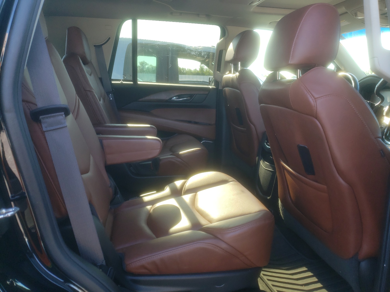 Photo 6 from auction – 2015 CADILLAC ESCALADE L with VIN 1GYS4MKJXFR559919