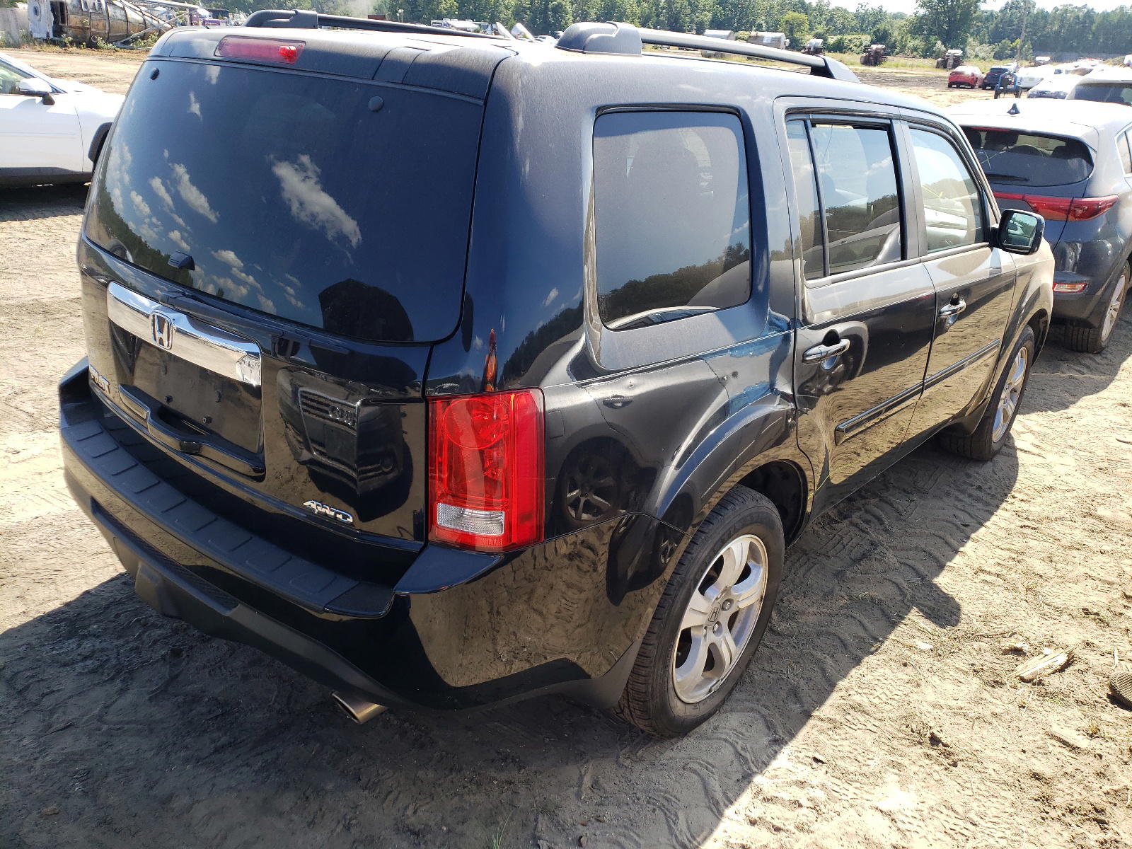 Photo 4 from auction – 2014 HONDA PILOT EX with VIN 5FNYF4H48EB011823