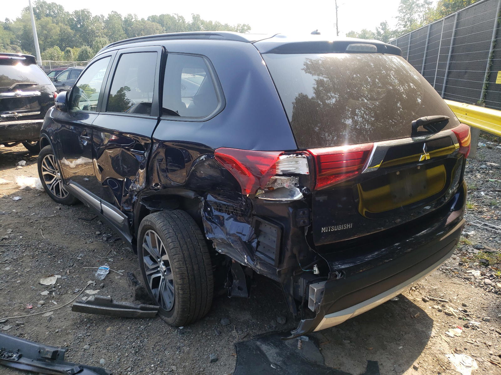 Photo 3 from auction – 2016 MITSUBISHI OUTLANDER with VIN JA4AZ3A34GZ064465