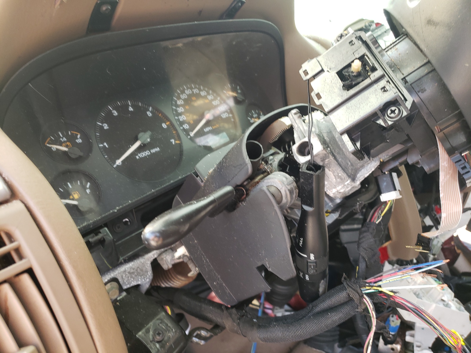 Photo 8 from auction – 2004 JEEP GRAND CHER with VIN 1J8GW48S64C252133