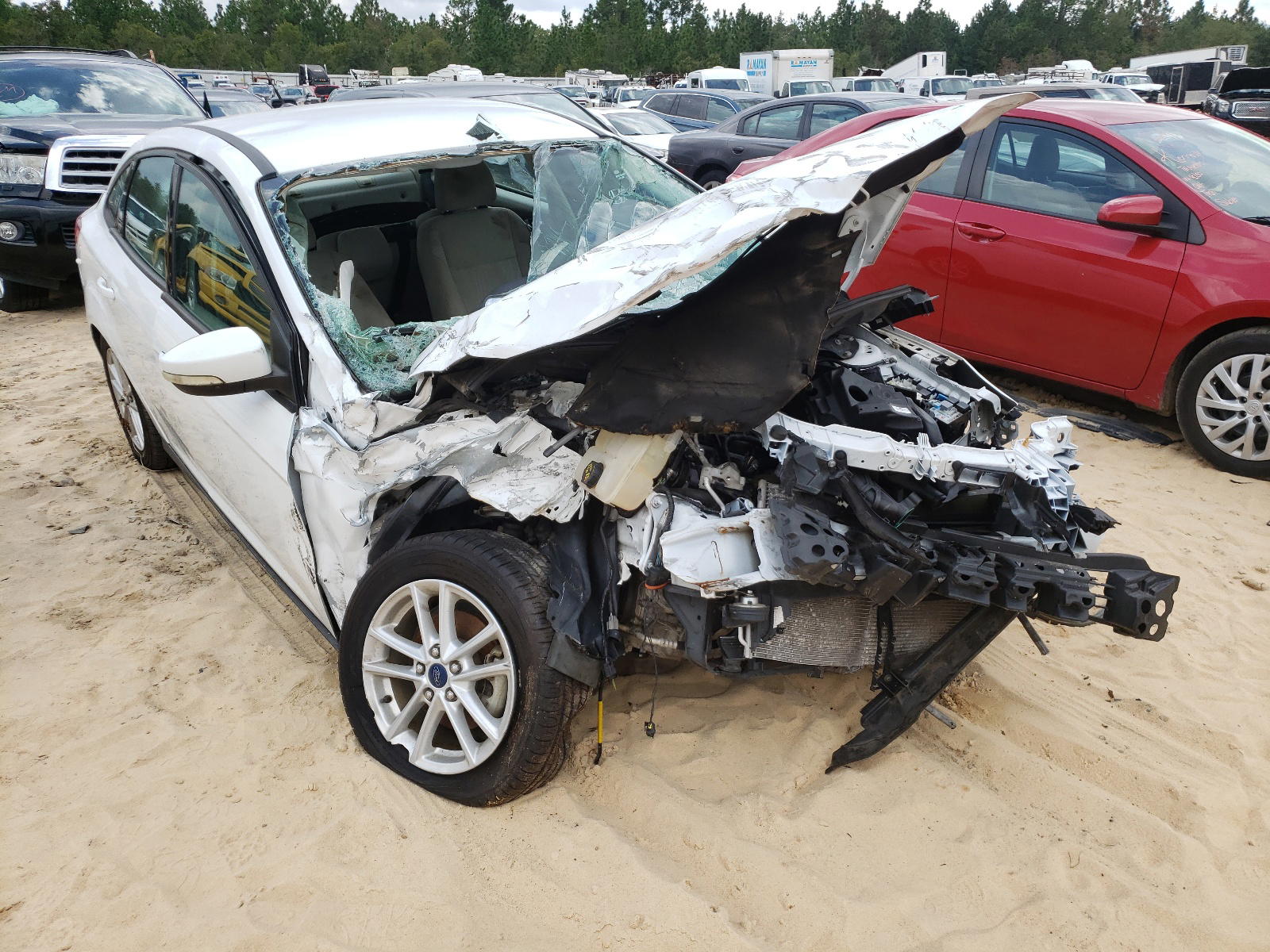 Photo 9 from auction – 2015 FORD FOCUS SE with VIN 1FADP3F28FL329629