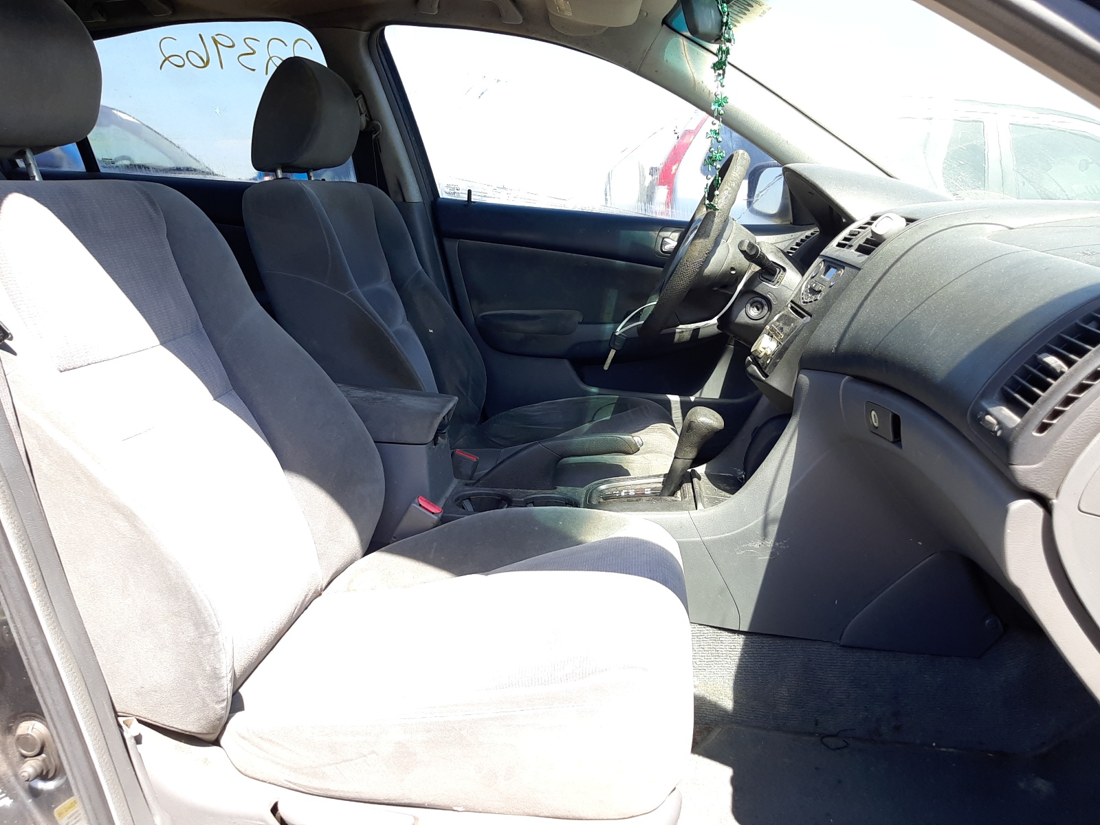 Photo 5 from auction – 2004 HONDA ACCORD with VIN 1HGCM56434A165633