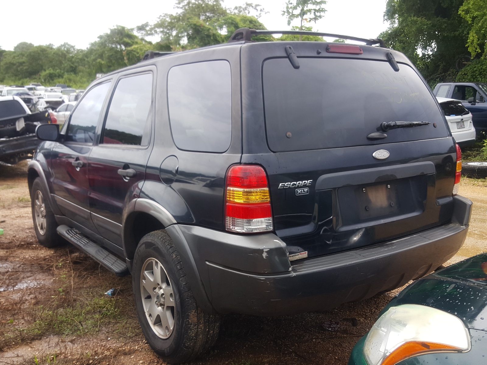 Photo 3 from auction – 2004 FORD ESCAPE XLT with VIN 1FMYU93174KB68126