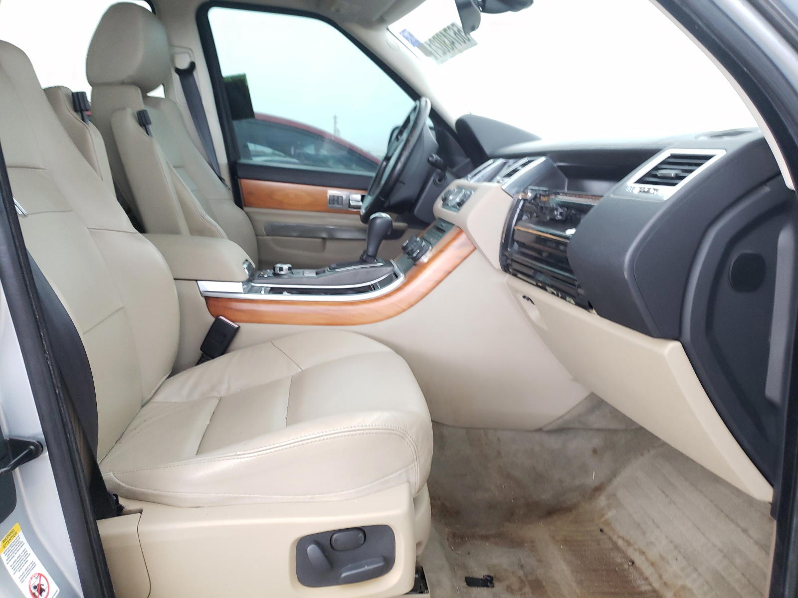 Photo 5 from auction – 2010 LAND ROVER RANGE ROVE with VIN SALSF2D47AA221700