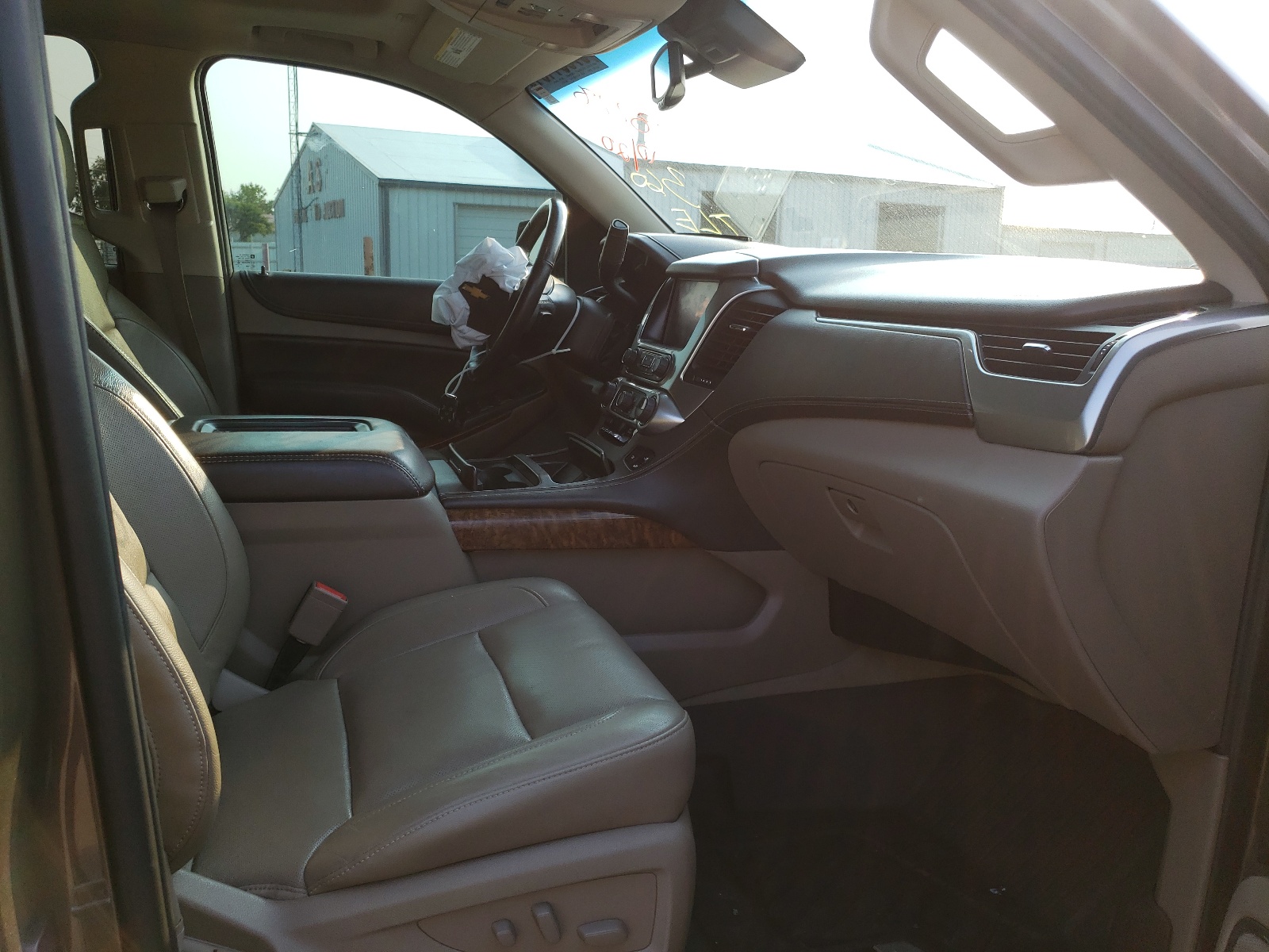 Photo 5 from auction – 2016 CHEVROLET SUBURBAN K with VIN 1GNSKJKC2GR248778