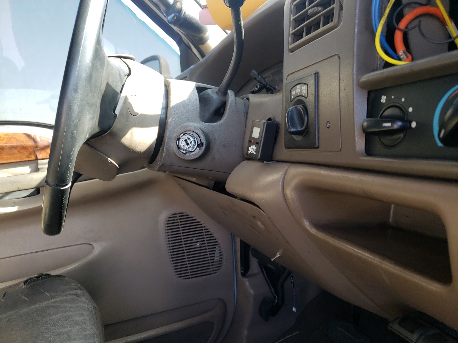 Photo 9 from auction – 2000 FORD F250 SUPER with VIN 1FTNW21F8YEB66073