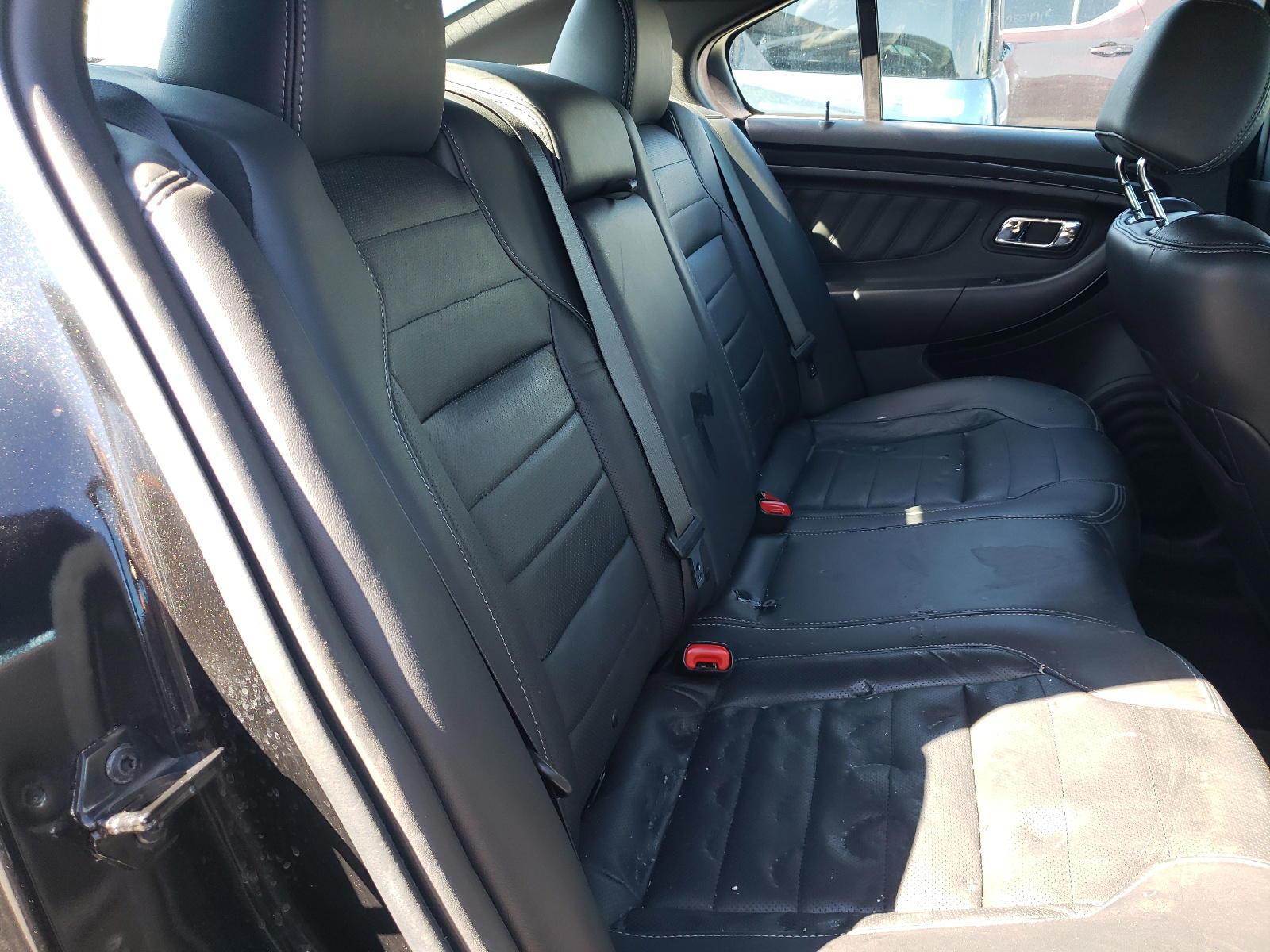 Photo 6 from auction – 2015 FORD TAURUS SHO with VIN 1FAHP2KT7FG143695