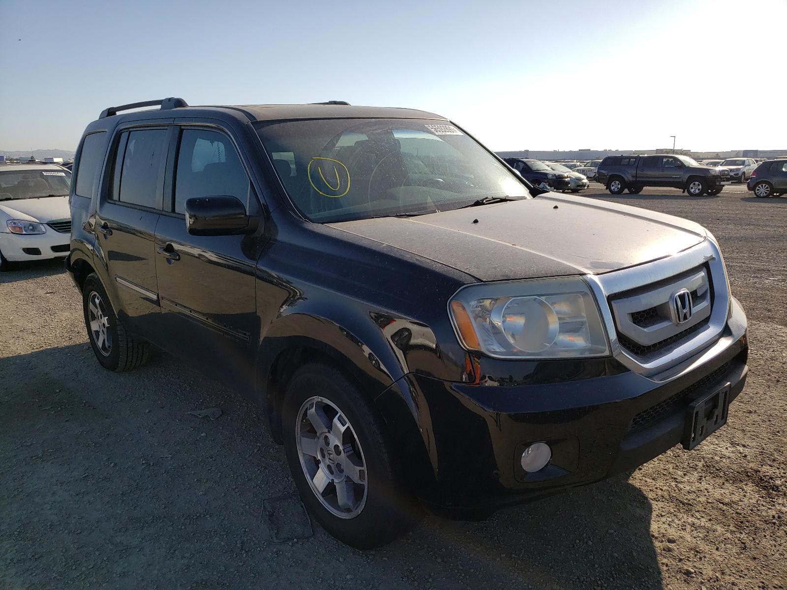 HONDA PILOT TOUR 2011 with VIN 5FNYF4H95BB083165 - Photo from auction