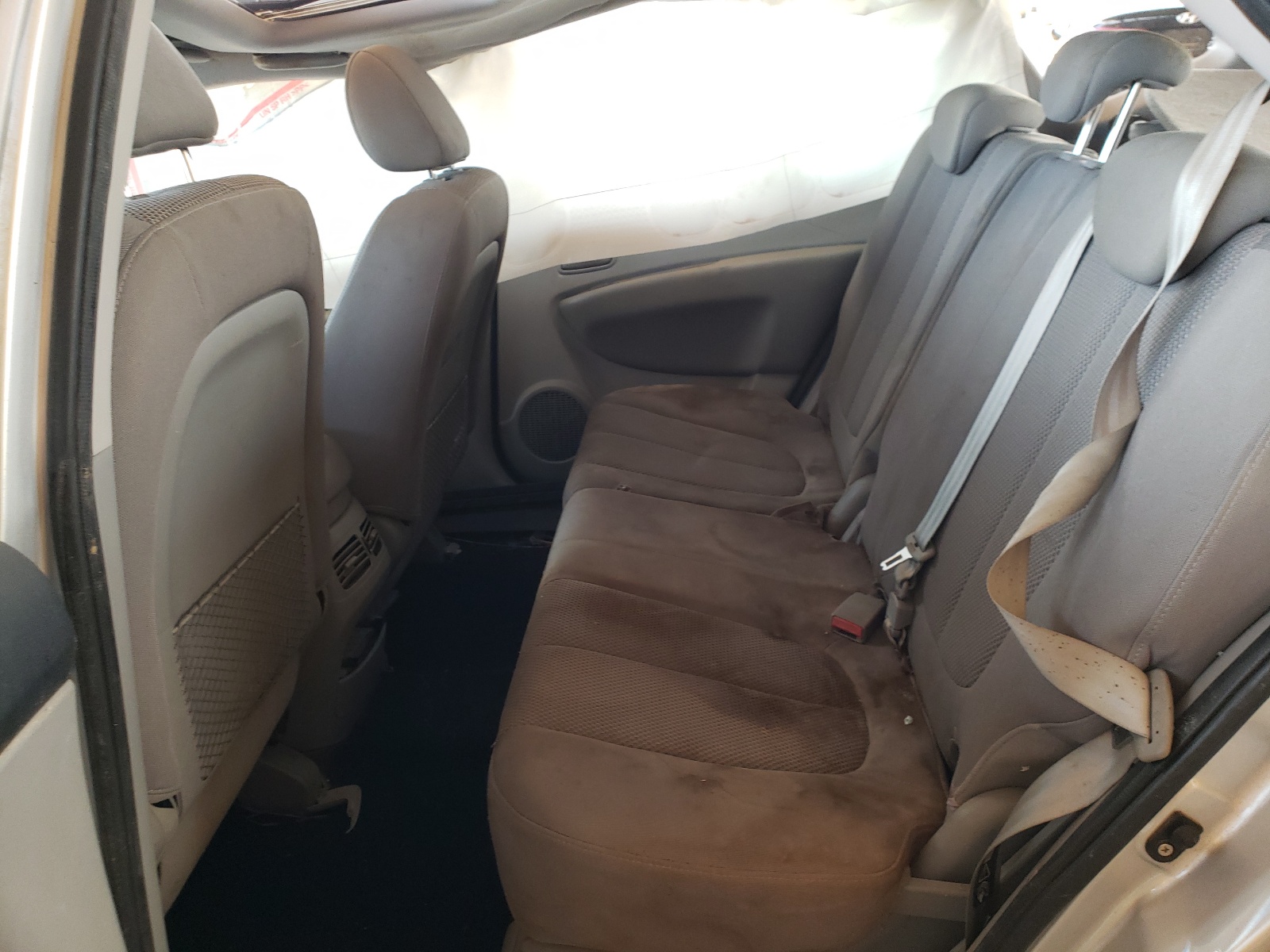 Photo 6 from auction – 2008 KIA RONDO LX with VIN KNAFG526987191373