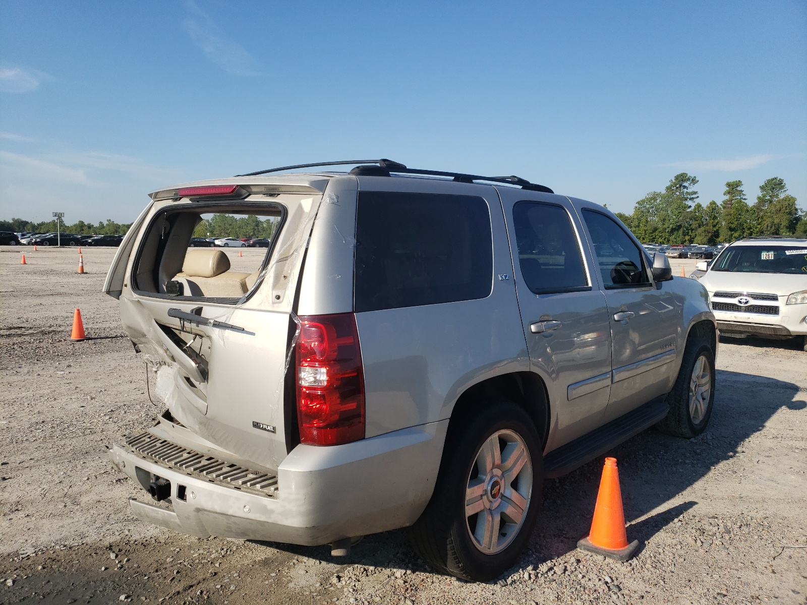 Photo 4 from auction – 2007 CHEVROLET TAHOE C150 with VIN 1GNFC13057R246767