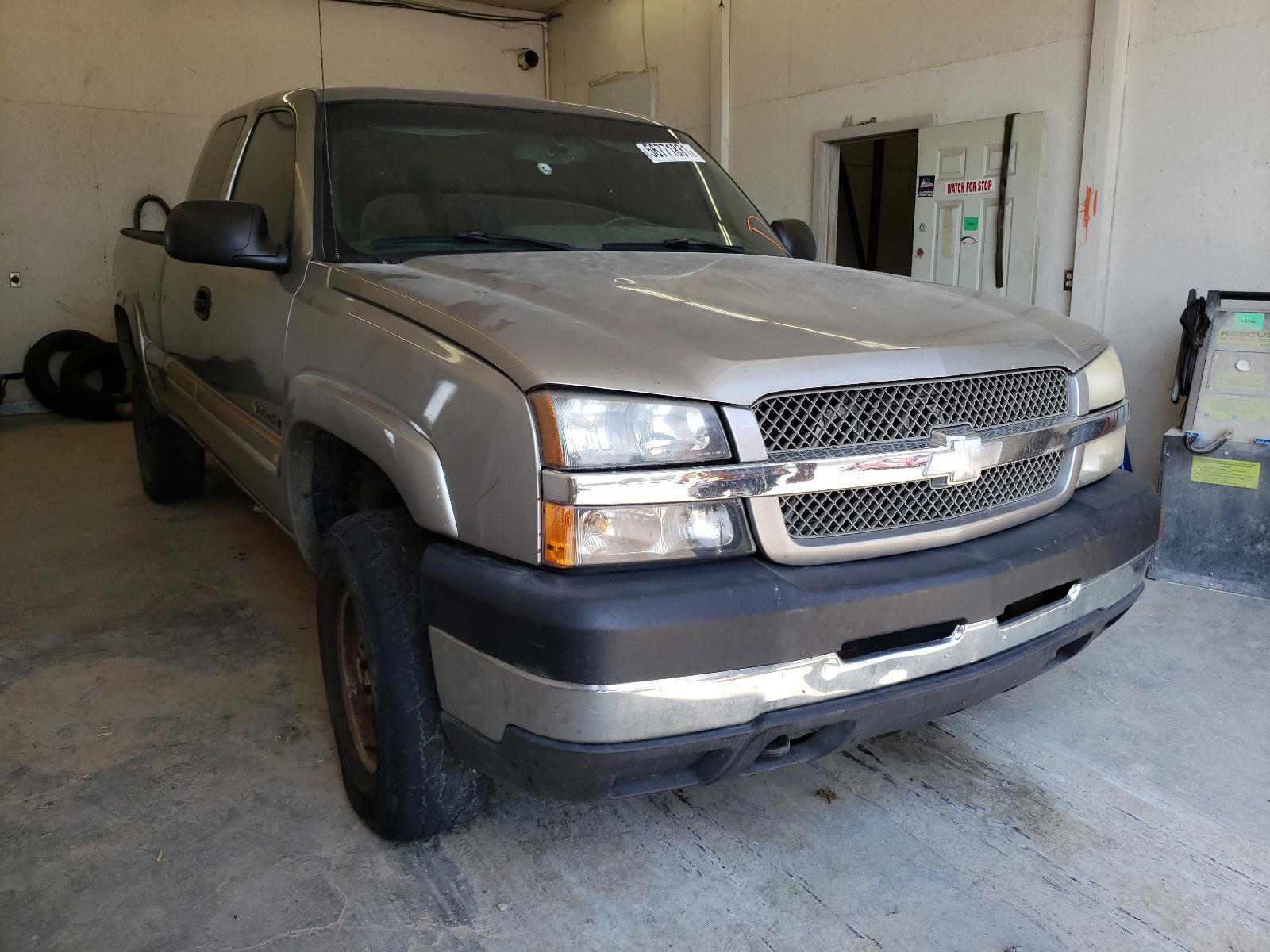CHEVROLET SILVERADO 2003 with VIN 1GCHK29UX3E347518 - Photo from auction