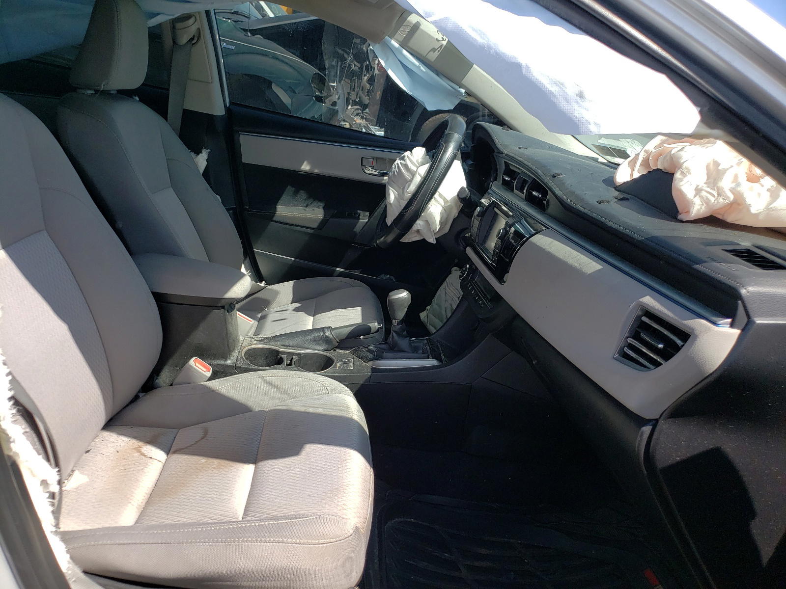Photo 5 from auction – 2014 TOYOTA COROLLA L with VIN 5YFBURHEXEP082687