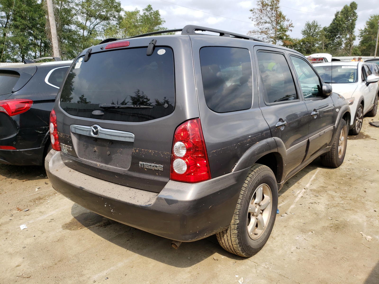 Photo 4 from auction – 2005 MAZDA TRIBUTE I with VIN 4F2YZ92Z75KM62396