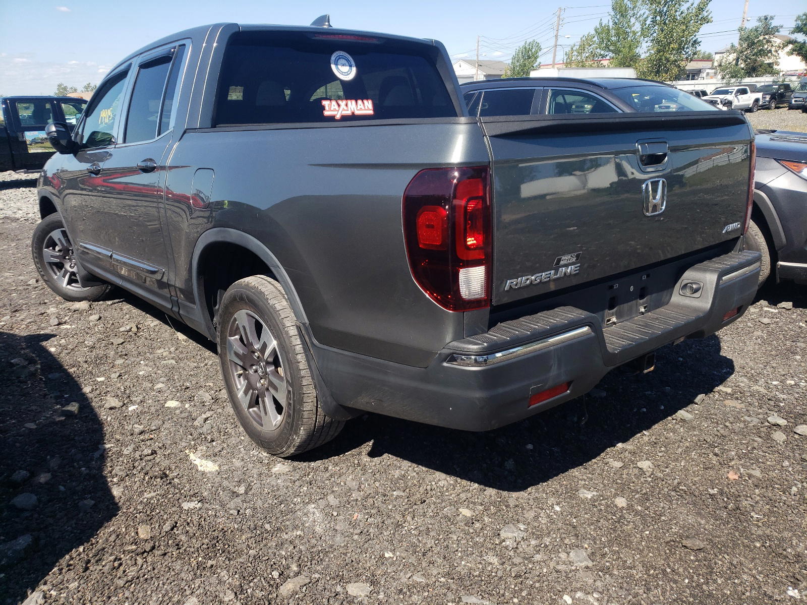 Photo 3 from auction – 2017 HONDA RIDGELINE with VIN 5FPYK3F56HB008173