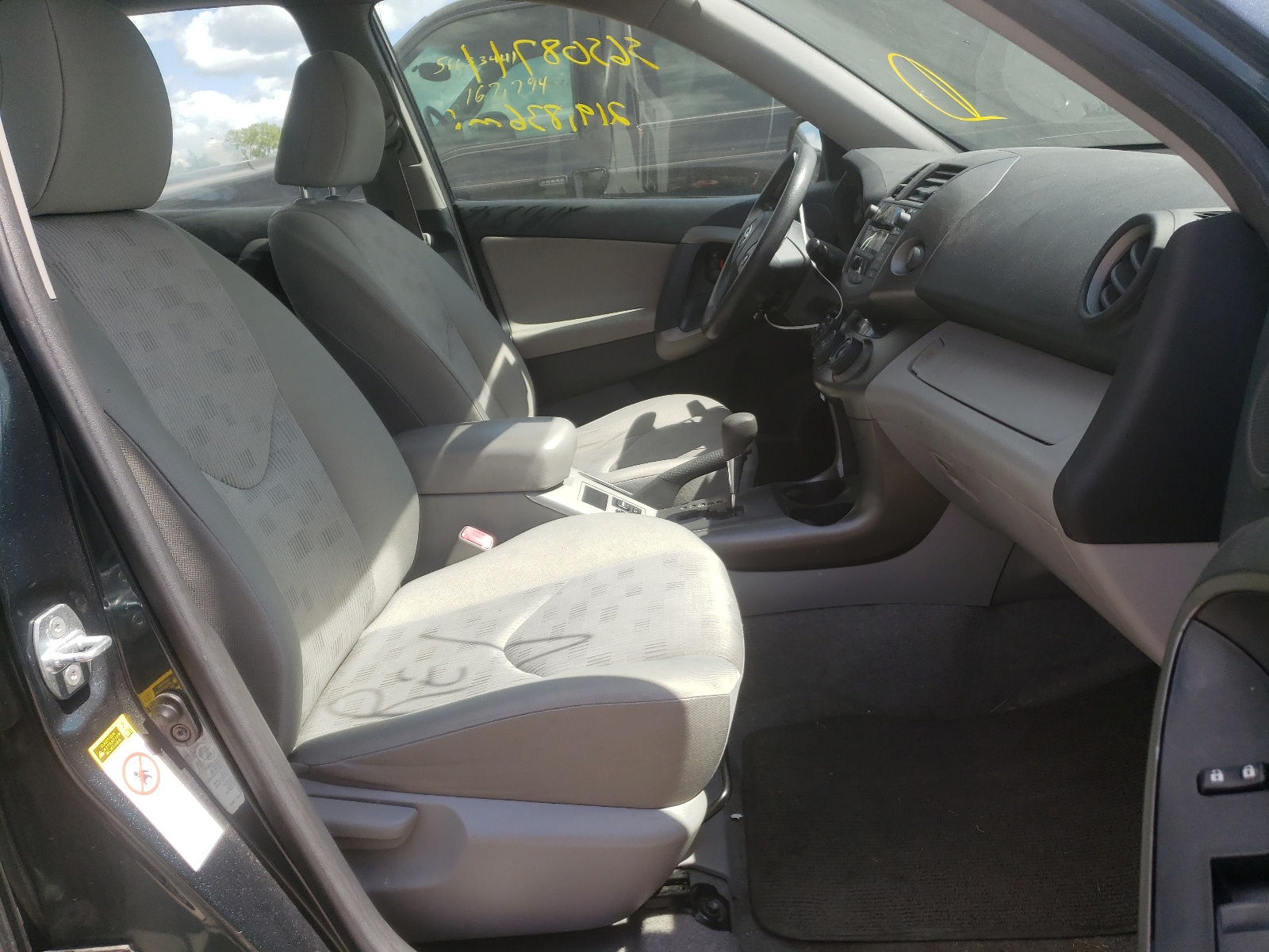 Photo 5 from auction – 2009 TOYOTA RAV4 with VIN JTMZF33V99D005881