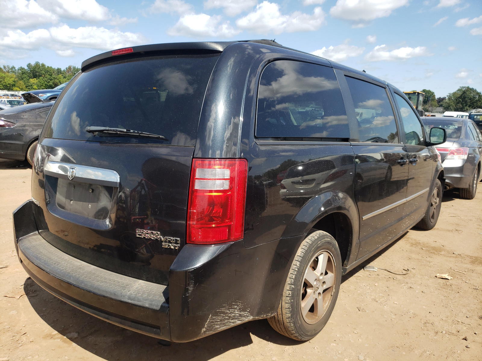 Photo 4 from auction – 2010 DODGE GRAND CARA with VIN 2D4RN5D10AR268128