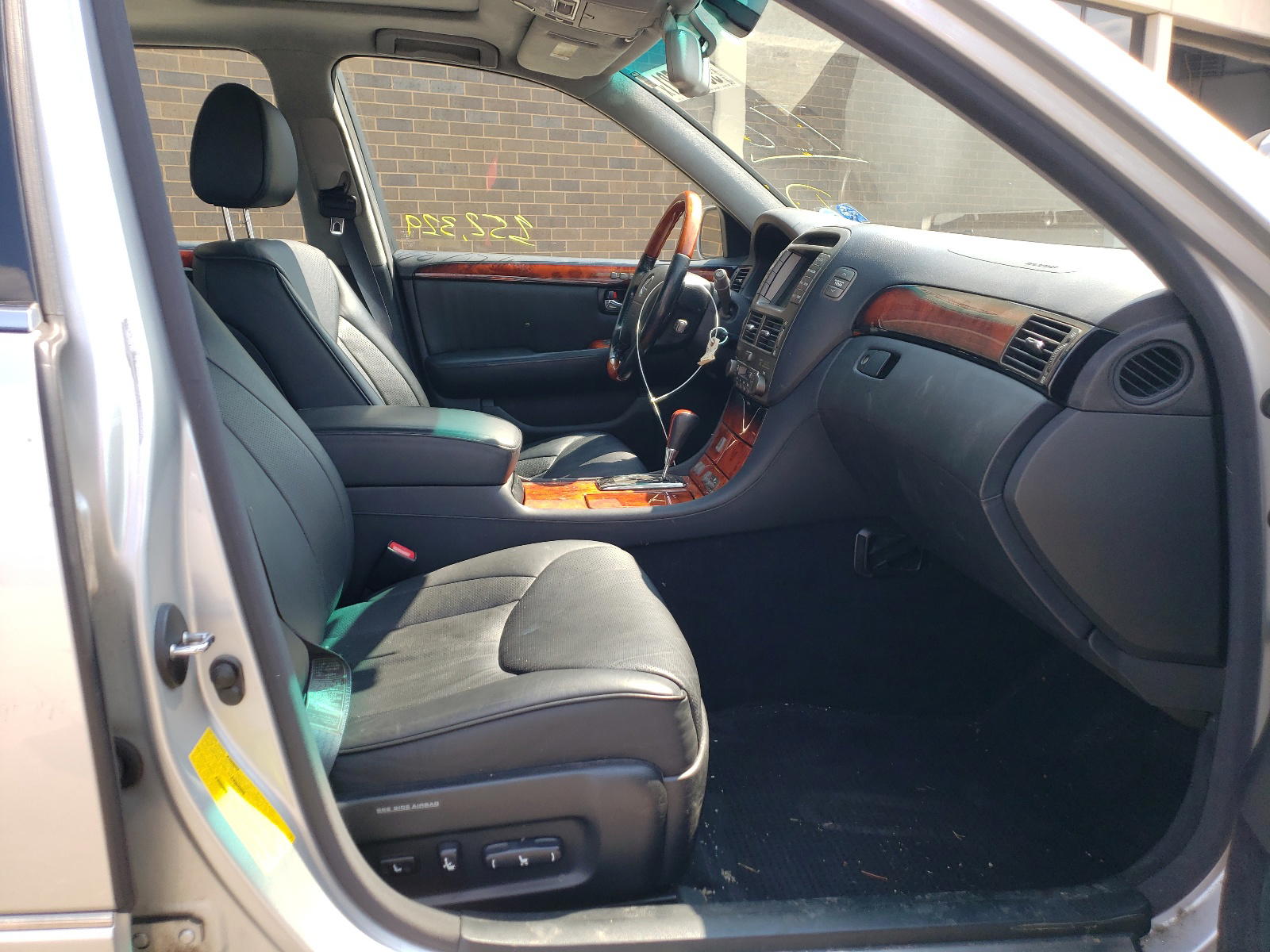 Photo 5 from auction – 2004 LEXUS LS 430 with VIN JTHBN36F540134949