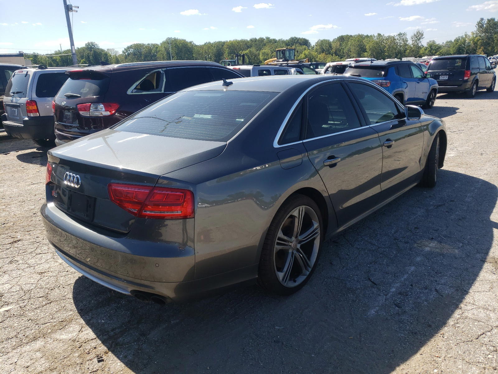 Photo 4 from auction – 2013 AUDI S8 QUATTRO with VIN WAUD2AFD9DN005506
