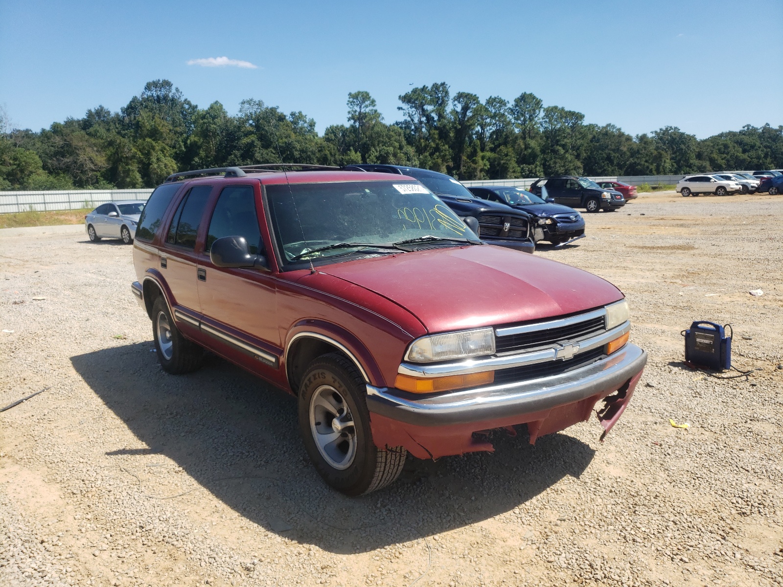 CHEVROLET BLAZER 1998 with VIN 1GNCS13WXWK131079 - Photo from auction