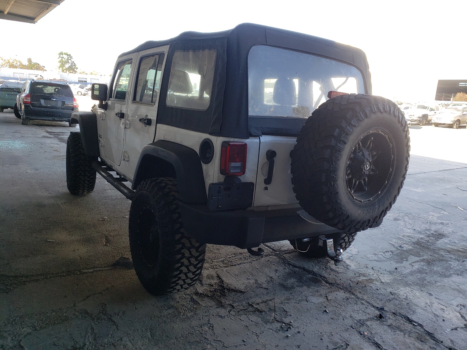 Zdjęcie 3 z aukcji – 2016 JEEP WRANGLER U z VIN 1C4BJWDG6GL144709
