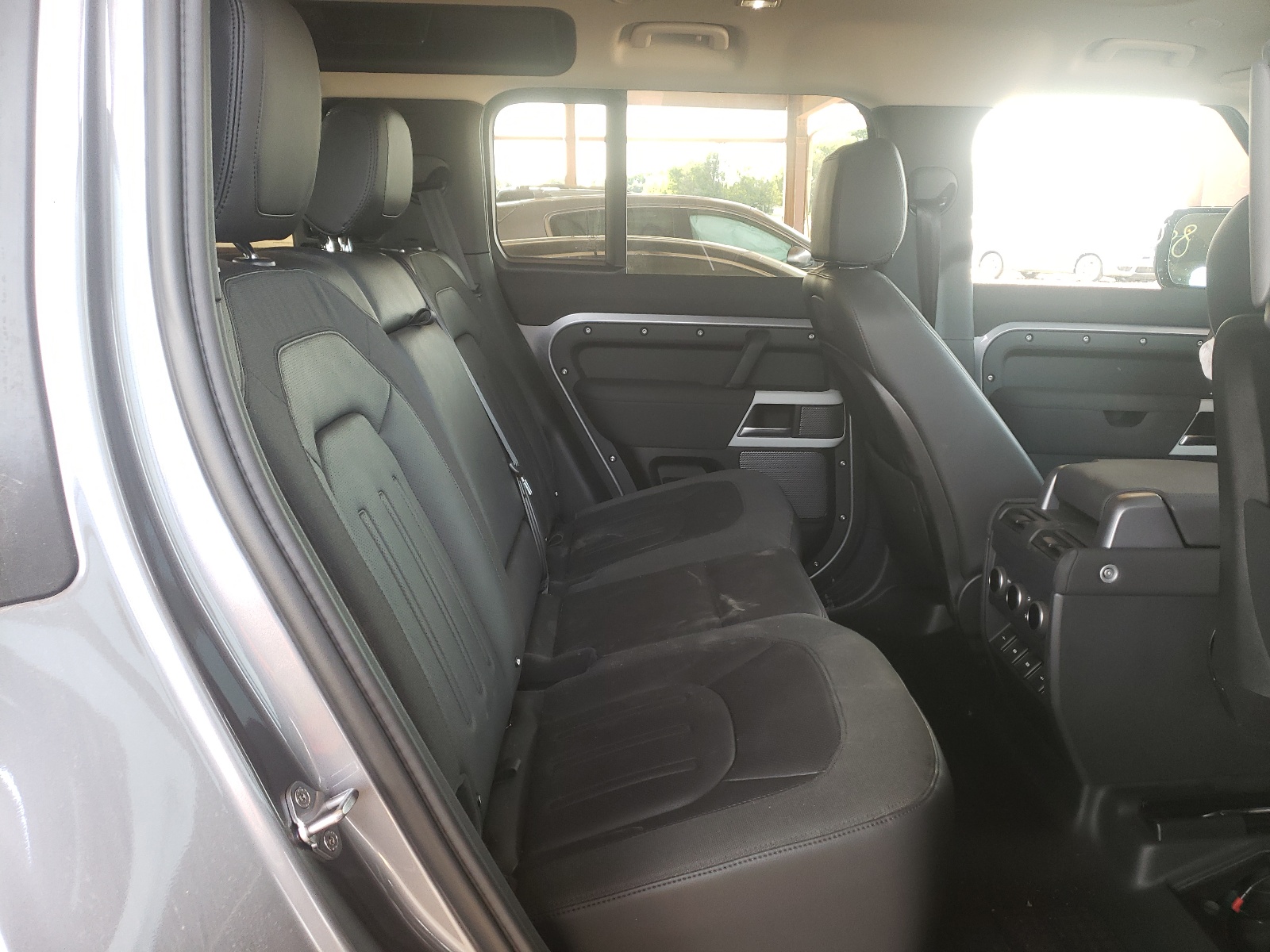 Photo 6 from auction – 2020 LAND ROVER DEFENDER 1 with VIN SALEP7EU1L2020698