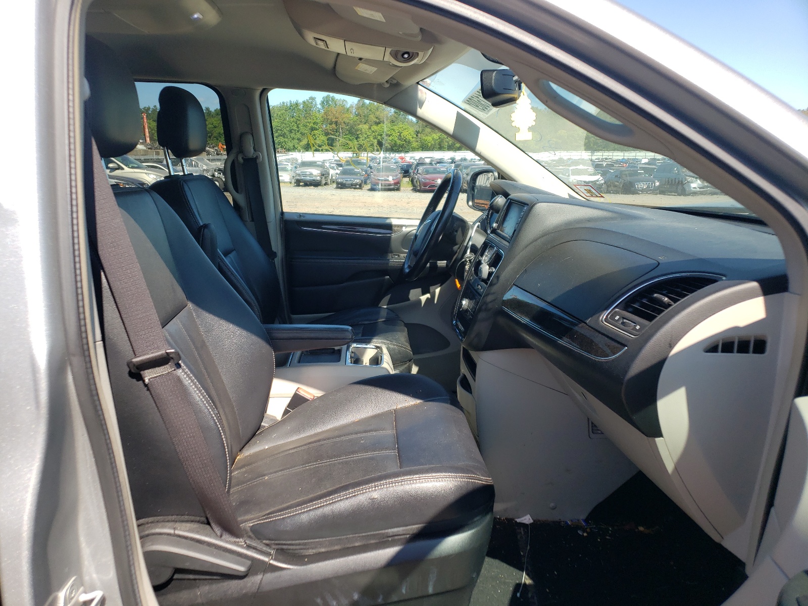 Photo 18 from auction – 2013 CHRYSLER TOWN & COU with VIN 2C4RC1BG2DR732088