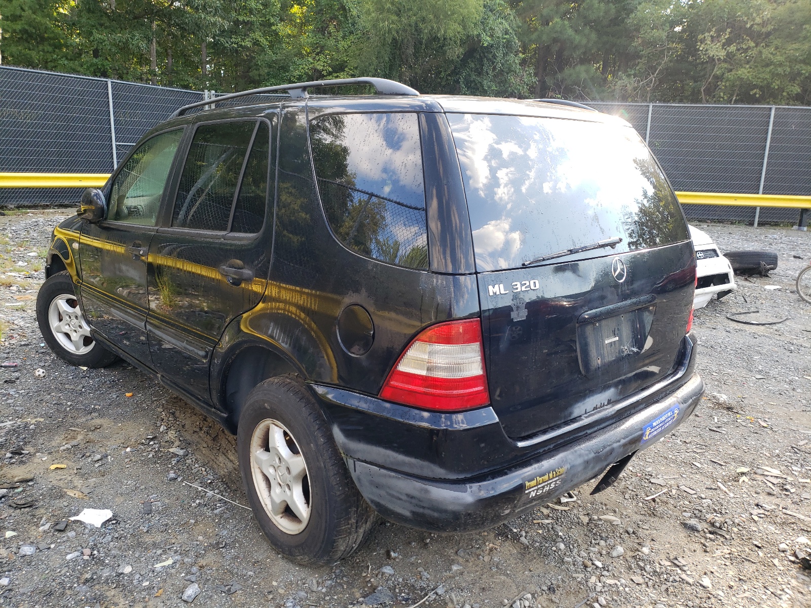 Photo 3 from auction – 2000 MERCEDES-BENZ M-CLASS with VIN 4JGAB54E3YA198043