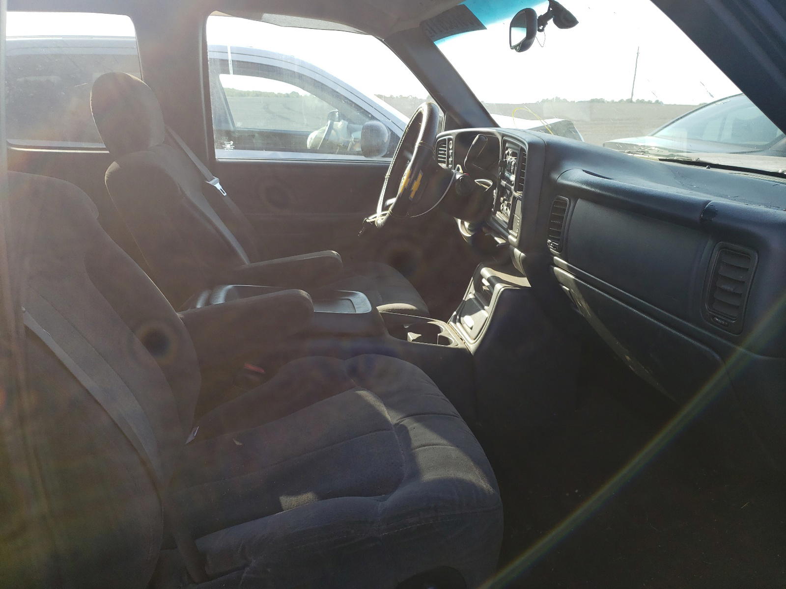 Photo 5 from auction – 2000 CHEVROLET SILVERADO with VIN 2GCEK19T0Y1113384