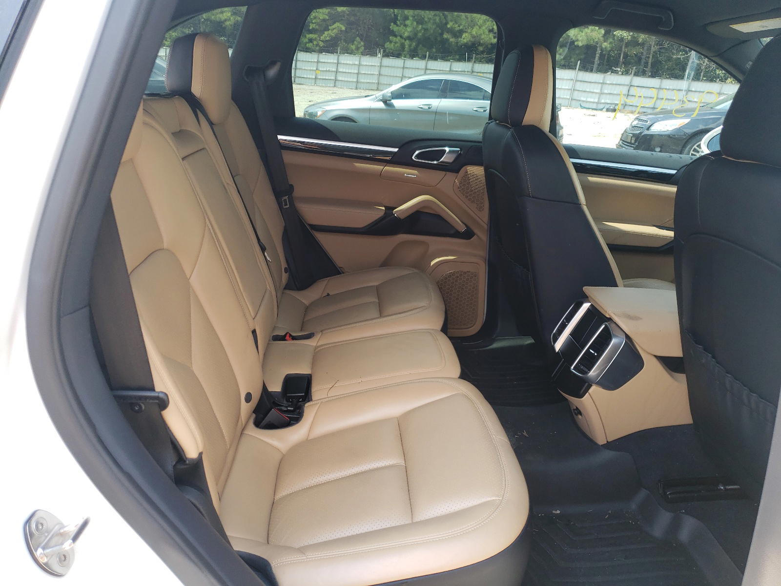 Photo 6 from auction – 2016 PORSCHE CAYENNE with VIN WP1AA2A23GKA14159