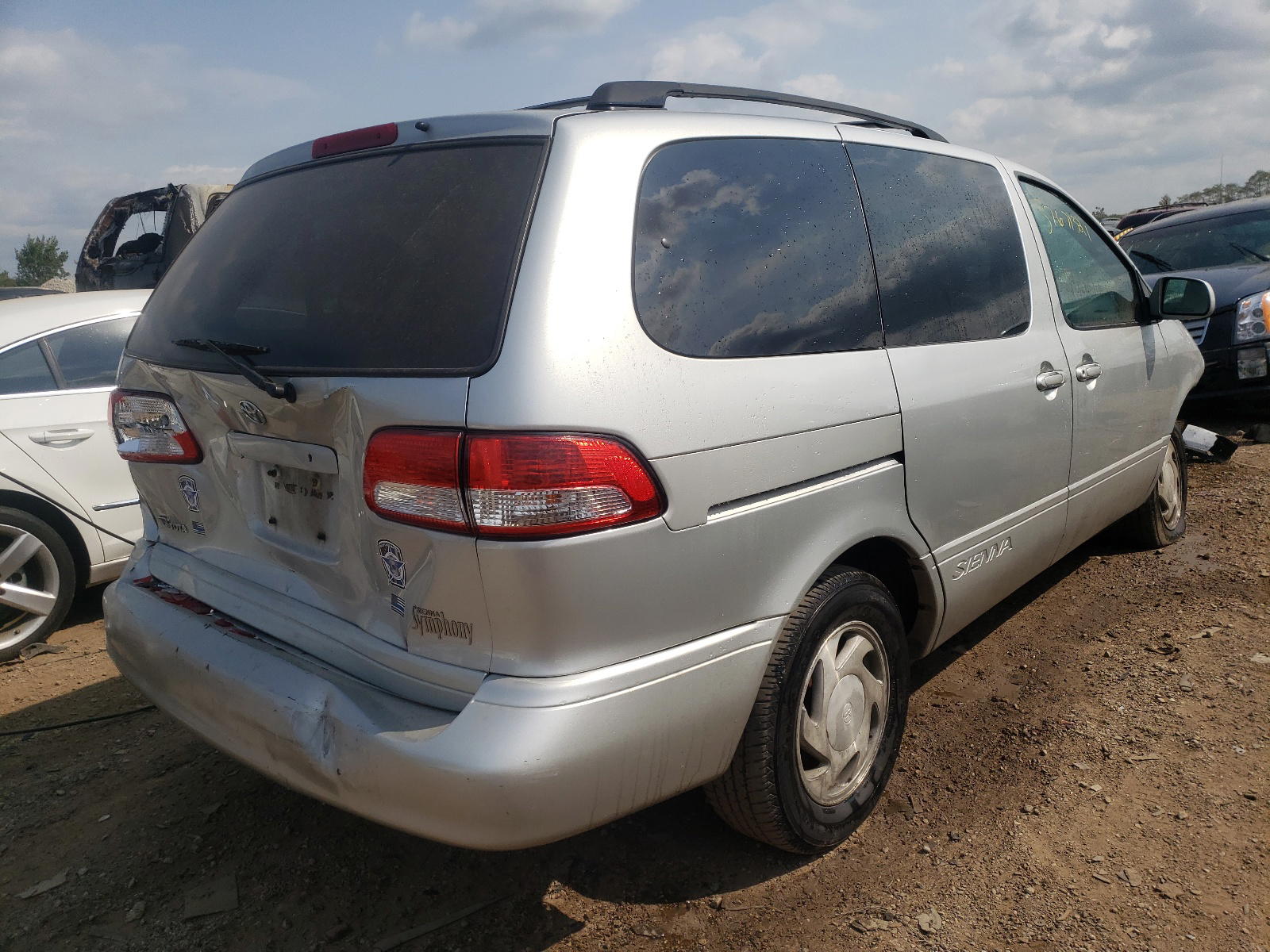 Photo 4 from auction – 2002 TOYOTA SIENNA with VIN 4T3ZF13C22U488013