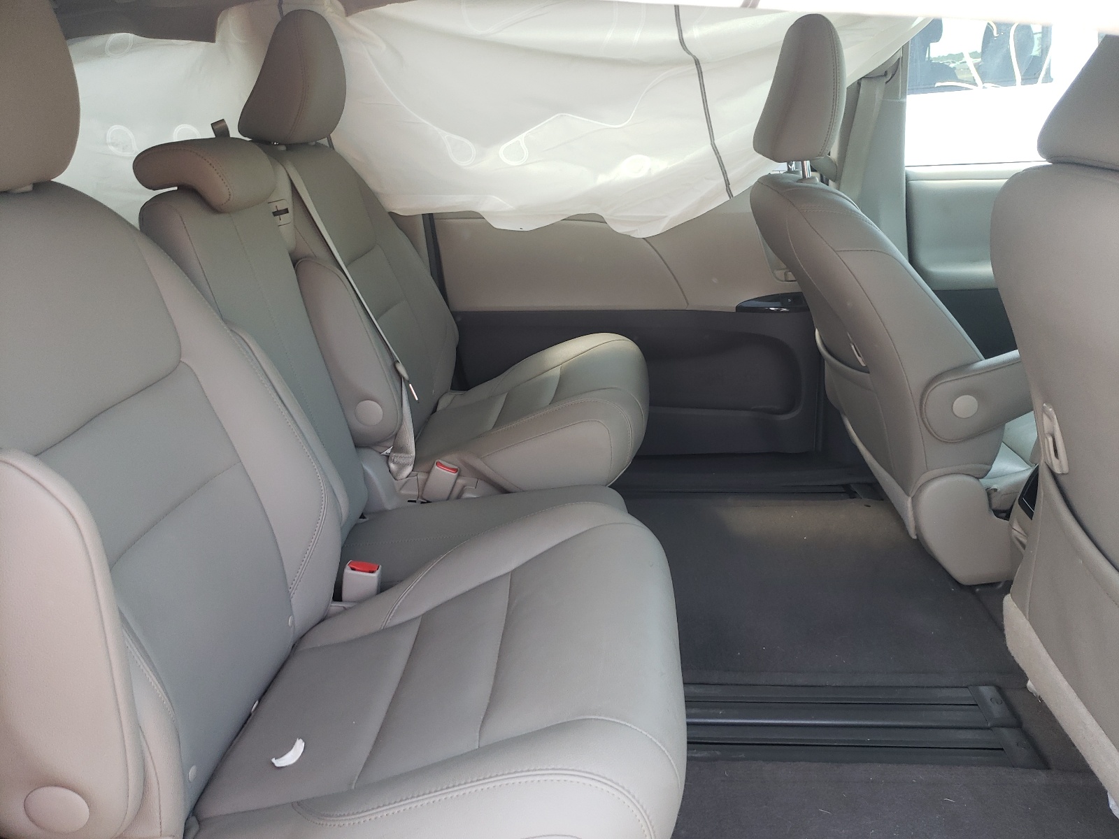 Photo 6 from auction – 2015 TOYOTA SIENNA XLE with VIN 5TDYK3DC2FS534433