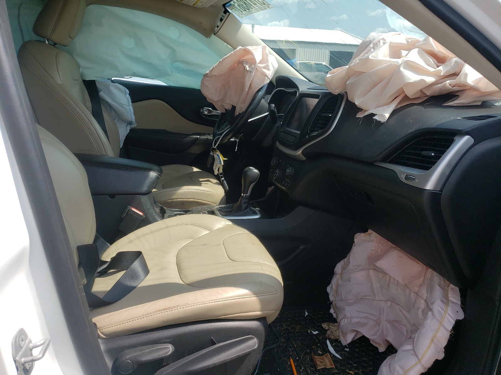 Photo 5 from auction – 2015 JEEP CHEROKEE L with VIN 1C4PJLDB3FW584876