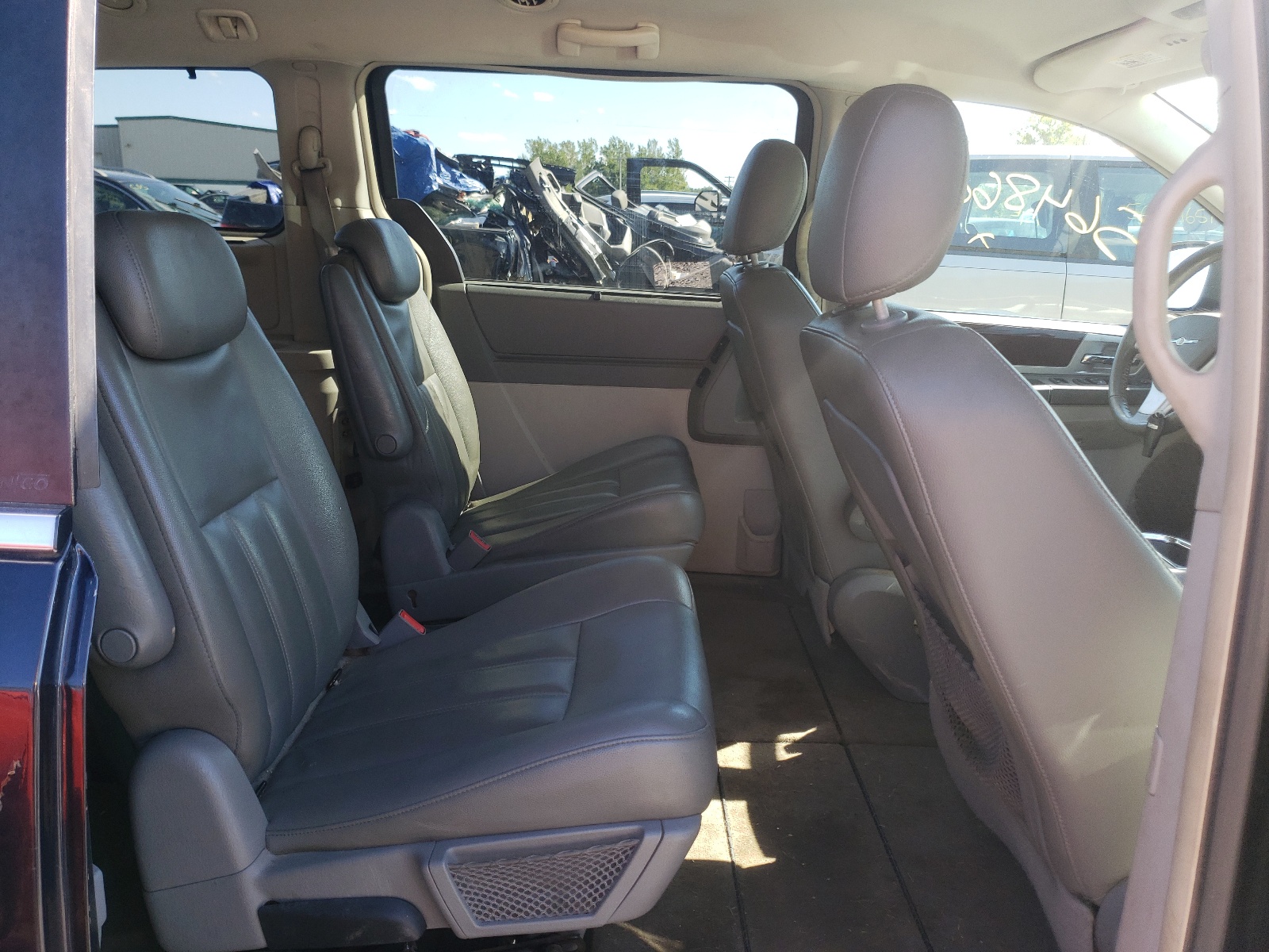 Photo 6 from auction – 2010 CHRYSLER TOWN & COU with VIN 2A4RR5DX0AR141105